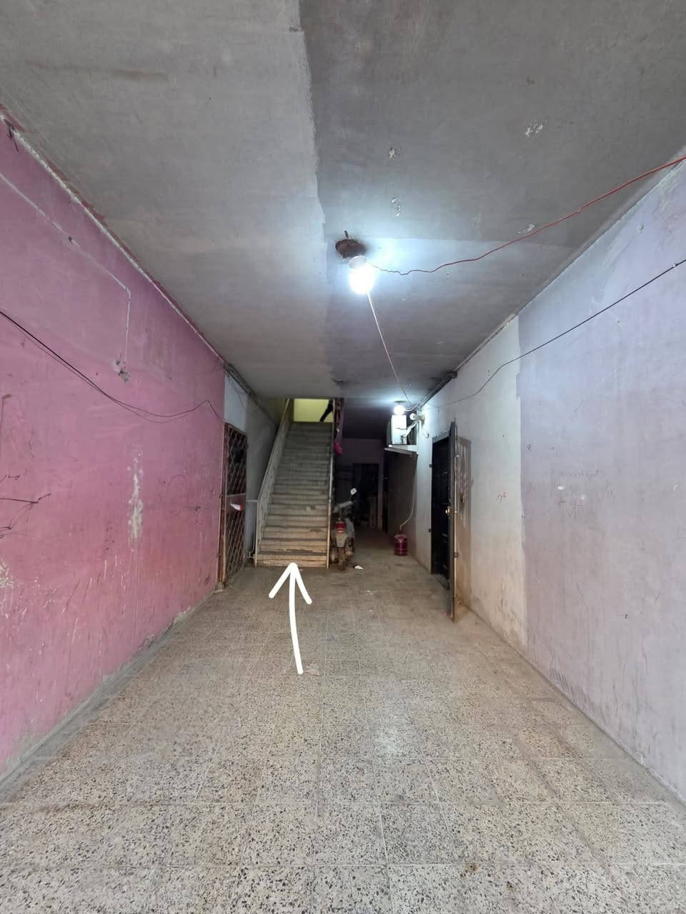 شقة فارغة للبيع مجمع السيدية السكني (٥)
٣غرف نوم مع خدمات عمارة
۲۸ شقة ٧ ط١فوق الارضي
للاستفسار الاتصال ***********
