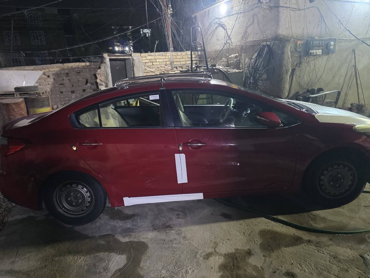سلام عليكم سيراتو للبيع موديل ١٤ 
كفاله عااامه شرط السونار وجاهزه 
من كلشي حداديه كير محرك تبريد تم تاير سياره جاهزه جاهزة 
شغل بيت مو تكسي متعوب عليه 
للستفسار ***********
سعر ١٠٨ بيه مجال ا

