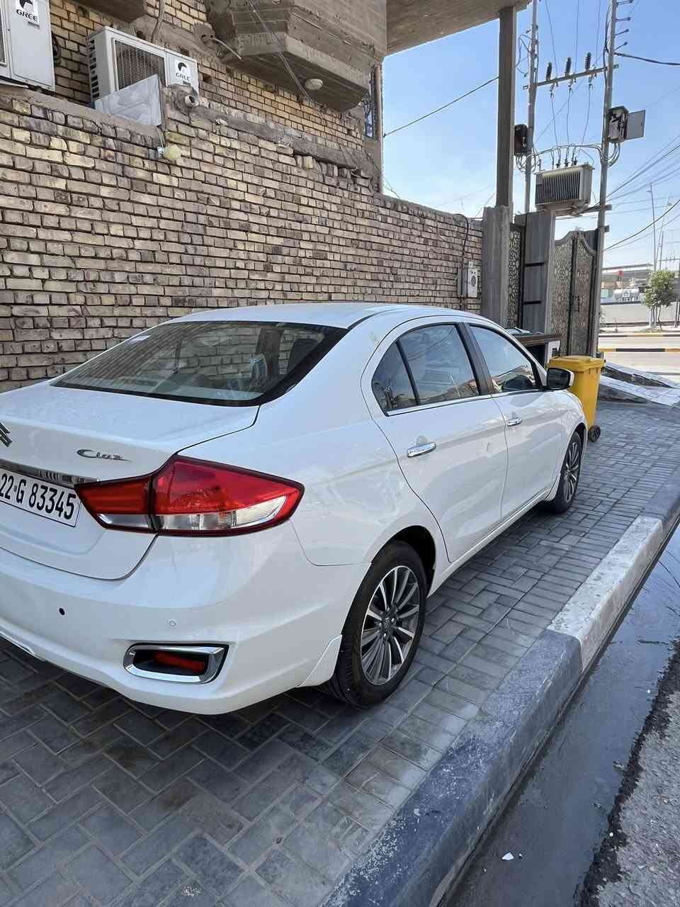 سيارة سوزوكي سياز موديل 2023 سنوية بسمي رقم اربيل غير مطلوبة تحويل مباشر  ماشية 92000 الف .
مواصفات السيارة معروفة  بيها طخه بسيطة بالباب موجودة بالصور ايضا .
السيارة نضيفه جدا  ….. 
مكاني البصرة القبلة 
سعر السيارة 135وبيه مجال
***********
