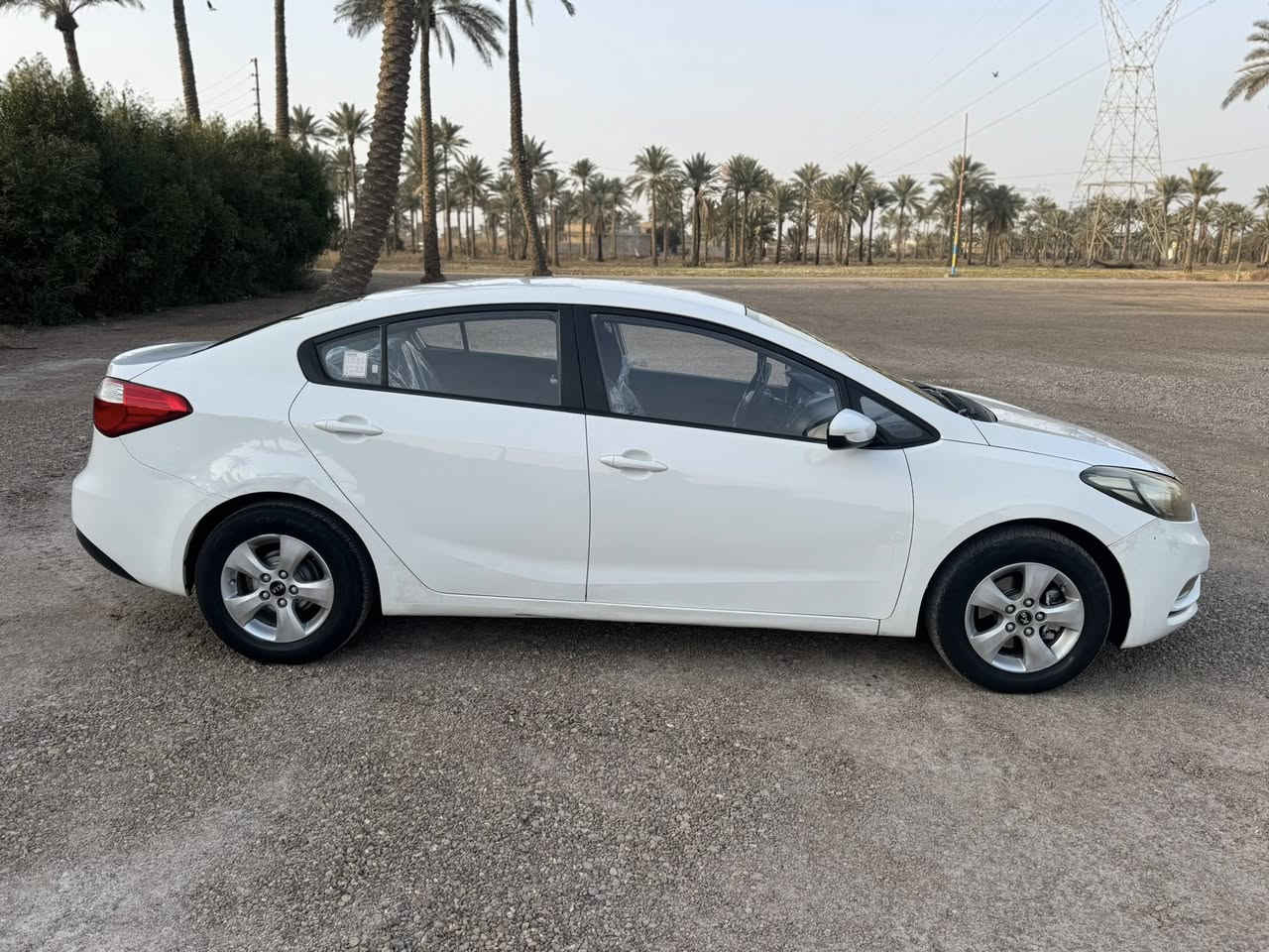 السلام عليكم كيا سيراتو خليجي
موديل 2014
محرك1600دوش 
رقم أربيل    شرط التحويل 
السياره بيه باب وربع بدون دواخل 
حداديه صدر كله جاهز أي نقص مابيه 
مواصفات   
شاشه كأمره 
حساسات 
داخل اسود  
العنوان بغداد 
الشراي يتصل *********** 
السعر 115 بيه مجال
