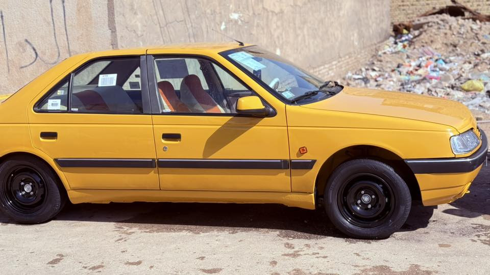 السلام عليكم بيجو 405موديل 2015كفاله من ضربه وتبديل كير مكينه حداديه تخم تاير تبريد تتفئه  سياره احله من صوره سعر 50وبيهه مجال حق جيهه ***********
