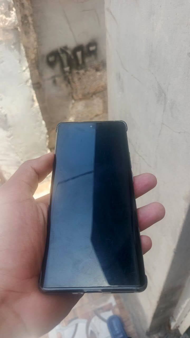 جهاز انفنكس نوت 40 برو
استعمال قليل 
الجهاز نظيف ومرتب وحلو 
كفالة الجهاز من كل شيء من شخطة وطخة كفالة من صيانة وتصليح ... كامل الجهاز 
ويا ملحقات شركة كارتون
مكاني ديوانية ..متوفر توصيل مجاني 
سعره 250 الف وبي مجال للشراي الصدك
ما متواجد فيس 
فقط على الرقم *********** باقي تفاصيل 
Jassim Ahmed
