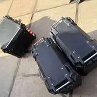 للبيع 3 صناديك متينة (Hard Box) نظيفات ممستخدم قليل جدا، تنفع سفر / عد...