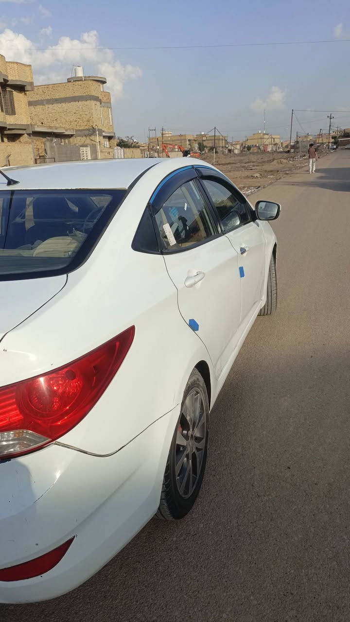 السلام عليكم
اكسنت 2015 خليجيه مكينة 1600 
فتحة سقف  شاشه كامرا ويل كب
السعر 83 وبيها مجال
شاصي +لغد +حوض مكفولة من الضربة
تدفى تبريد شغال

سنويه ل 2027
شرط التحويل 

‏‪***********‬‏
ذي قار/ الشطرة 

‏‪
