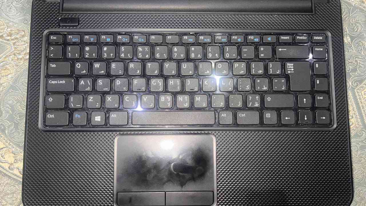 للبيع لابتوب ديل (Dell) بحالة ممتازة جدا لا يحتوي على اي كسر او عيوب، سريع ولا يحتوي على بطئ. 💻✨👇🏼👇🏼
​
​جهاز عملي جداً ومفيد للاستخدام اليومي، مخصص للطلاب والدراسة، وللي يشتغلون على برامج الأوفيس (Word, PowerPoint, Excel) وإدارة الأعمال والشغل الإداري، بالإضافة إلى التصفح والبحوث + يحتوي على كامرة + بطارية جديدة و كاملة. 

​📋 المواصفات:
​💻 المعالج (CPU): [Intel Celeron 1007U ]
​⚡ الرام (RAM): [2GB قابل للزيادة]
​💽 التخزين: هارد فائق السرعة يضمنلك استجابة فورية وبدون أي تعليق [SSD]
​🪟 النظام: ويندوز 10 جاهز ومحدث
​🔌 الملحقات: الشاحن الأصلي الخاص بالجهاز
​🎁 هدايا ويا الجهاز:
​ماوس + ماوس باد هدية مجانية ويا اللابتوب 🖱️🎁
​📍 المكان: بغداد البنوك. 
💰 السعر:[115 فقط و بي مجال] 
📩 للتواصل أو الاستفسار: ***********
