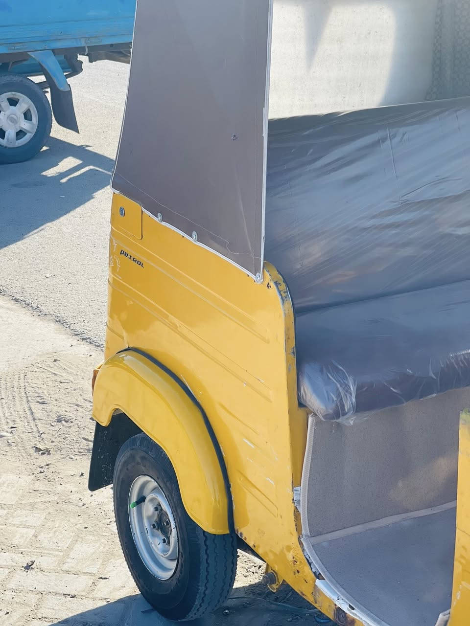 سلام عليكم تكتك 2020شهرال10مكان بغداد حي الجهاد أوراق اصوليه وياك للترقيم سعر 5400 وبيه مجال ***********
