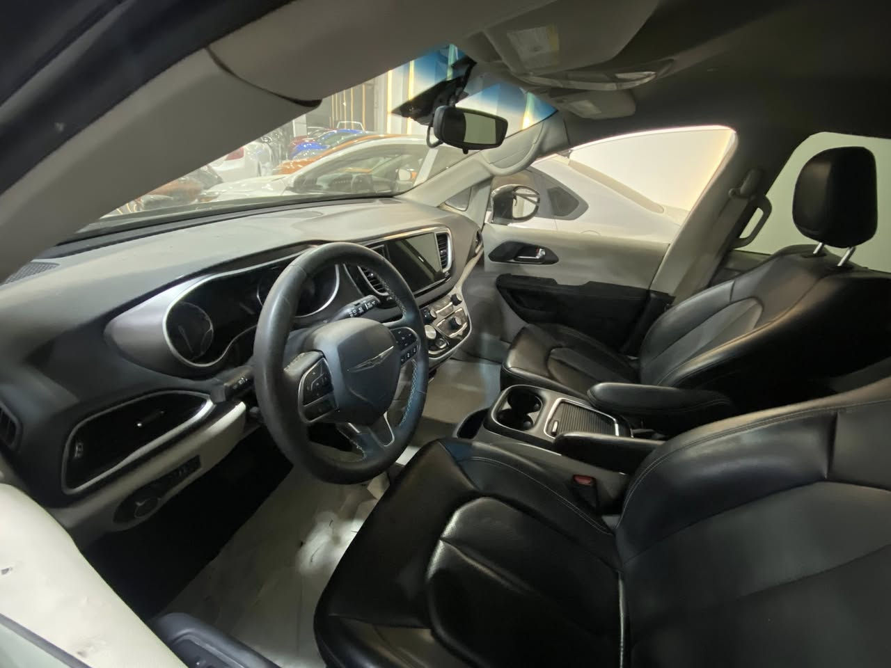 كرايسلر باسفيكا 2023 CHRYSLER PACIFICA
السعر ب148$ 🔥فحص موقت كاتي  ✅ 

السيارة على حادثها ممصلحة تشتغل وتمشي بجم كبس ✅

موديل 2023 ✅

ساره مو صبغ عام ابيع صبغ عام 

ماشية 39000 الف فقط ✅

#مواصفات تورنك L فول تجي عدا الفتحة :

1- بصمة تشغيل وابواب بصمة 5

2- هاند بريك بصمة كهربائي

3- محرك 6 سلندر 3600 وبانزين ان

4- هيترات بالكشنات

5- رادر امامي وجانبي 

6- بيبان كهرباء ( تحكم ريمونت ) وبصمة أبواب 

7- صندوق كهرباء شفط بصمة 

8- رادار امامي خلفي بريك ذاتي توقف مانع تصادم

9- كشنات جلد VIP منفصل 7 راكب

10- مانع انزلاق 

 11- كشن خزن ميموري حركات 2

12- لايت لد الشكل الجديد 

13- تنبيه الخروج عن المسار 

14- تبريد مركزي ثلاثة قطع منفصل

15- تدفئه كراسي وستيرن تدفئة

16- تحكم استيرن فول 

17- اشاير بالمري وهيترات بالمري

18- تشغيل عن بعد 

19- كير ماوس 

20- مثبت سرعة 

سعر مناسب 🔥 148$ بيها مجال  ✅ ✅ 

تترقم شيمالي فقط

مكاني دهوك معرض أمين  للاستفسار اتصل 
*********** واتساب او اتصل‏‭
