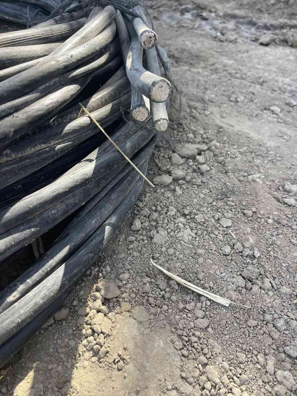 ضفيره للبيع حجم ١٢٠ خمس خطوط جديد ما مشدوده ابد الطول٤٣متر ديوانية طريق السنية ***********

سعر المتر ب١٠وبي مجال
