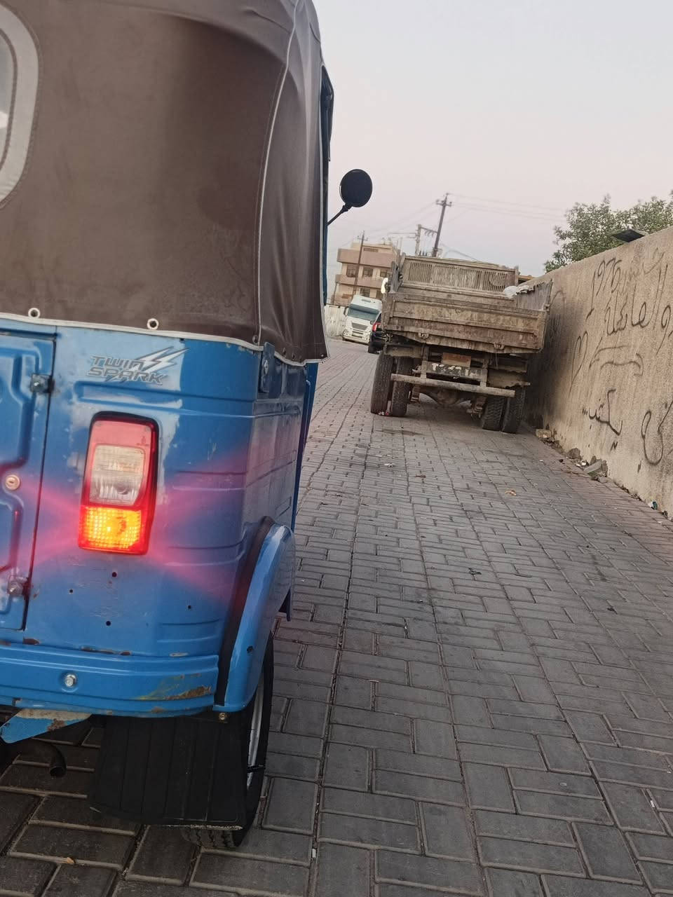 تكتك مديل 20 شهر 11 معمرة لغدين ومبدلة كاعية سايق وباقي كفالة محرك اكسل سعرها 6800 وبيها مجال رقم وسنوية انكليزي  مكاني بغداد حي اور ***********

