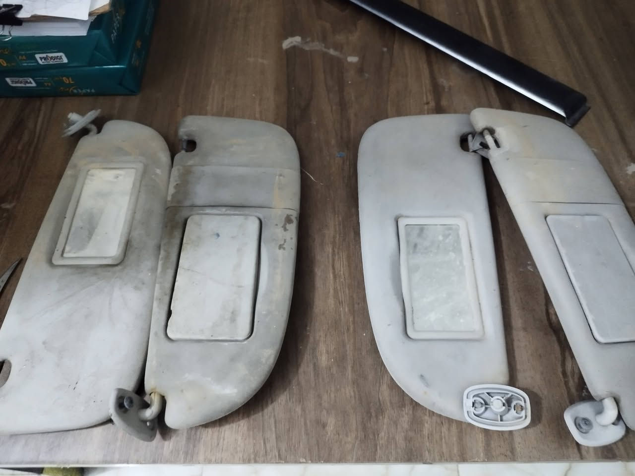 زوجين شمسيات بيجو ٢٠٦ نظيفات جدا سعر الزوج ١٥ الف يوجد توصيل ***********
