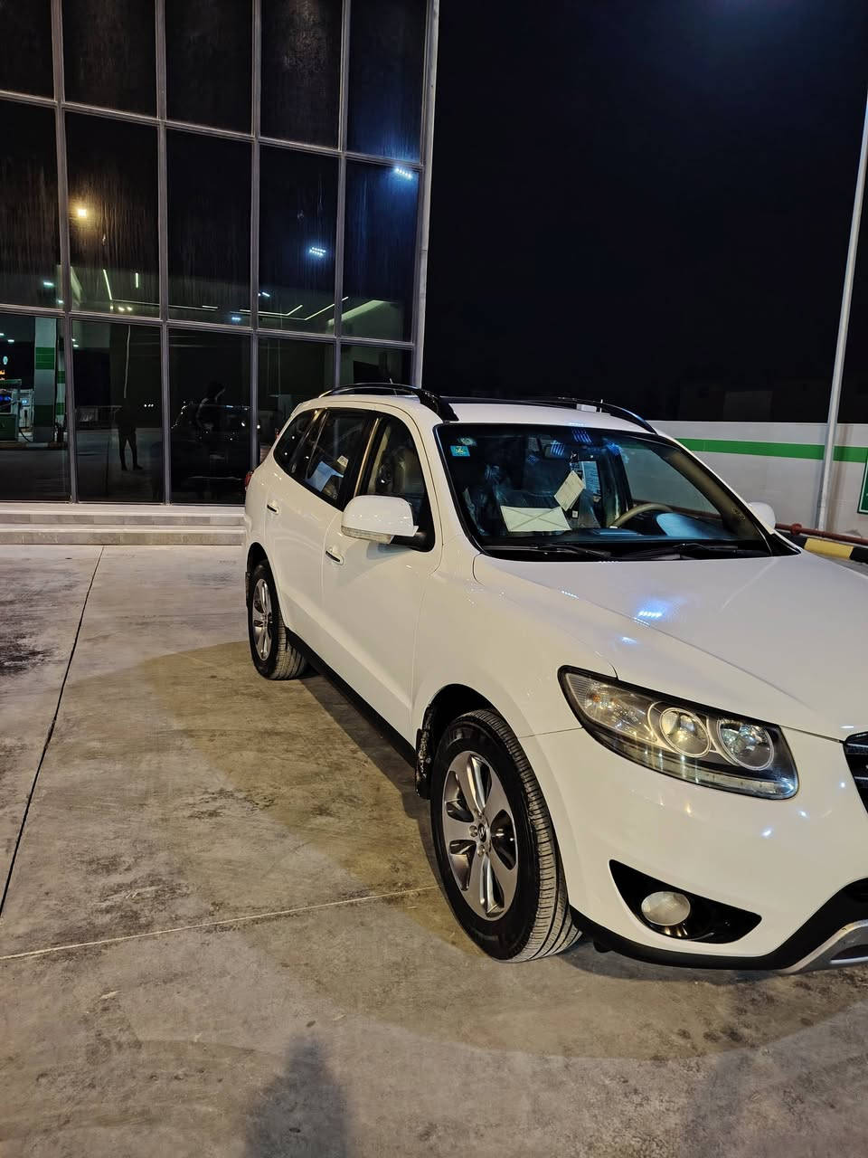 السلام عليكم سنتافي خليجي  البيع فول مواصفات فتحه بصمه مكينه 6 تخم تاير ويل كب تدفه تبريد السيارة جاهزه من كلشي صدر خير من الله ***********   سبعه راكب ***********  والعنوان واسط قضاء الصويره
