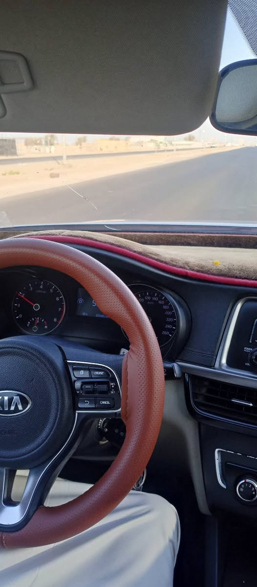 سلام عليكم كيا اوبتيما 2018 خليجي سياره نص فول داخل لونين كفاله ماعده رشه من الخليج جاملغ وباب الوره سياره نظيفه وجديده محرك 2000 
***********
هذا رقم خابر وتدلل
