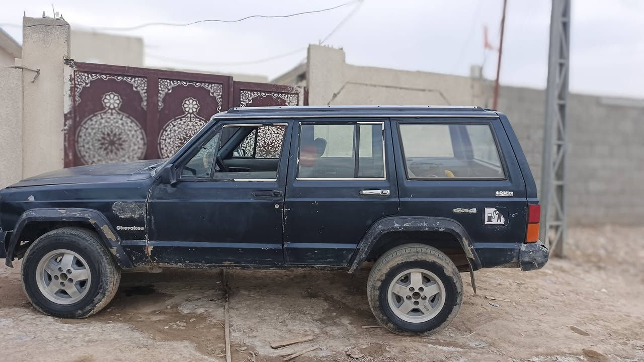 السلام عليكم جيب شيروكي مكينه بطه كير تلث تالاف تخم تاير صدر جديد كامله سنويه لسنة  30  بئسمي مداور ثاني يؤم رقم نكليزي مكاني كوت***********السعر45. ورقه
