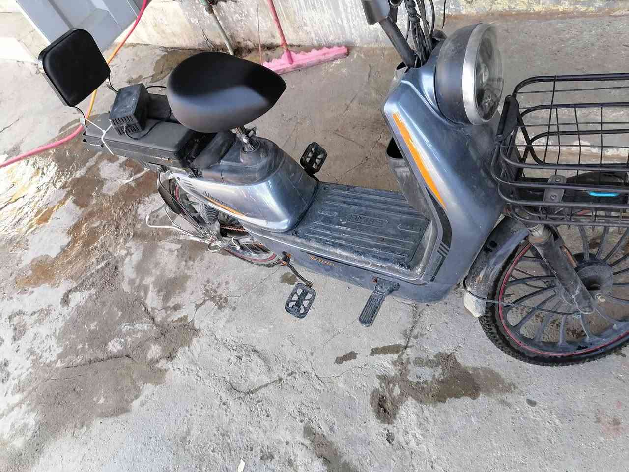 بيسكل شحن حيل نطيف.
حجم ٢٠
بطاريات جدد كلهم
يمشيك من ٤٠الى ٥٠كيلو
تجي تفحص وتاخذو
السعر ٢٥٠قفل
***********
***********
