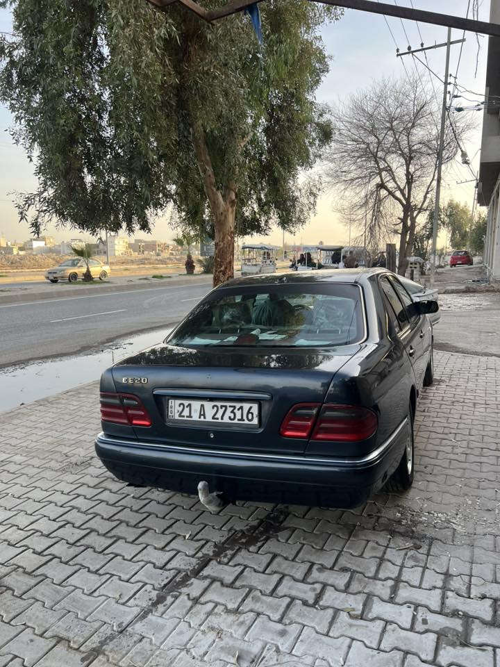 سلام عليكم شبابنة الطيبه مارسدس ام عيون موديل 96 مكينه 320 خراطيم مكينتها جديده لا تنقيص ولا بخار انطيك مكينه لايلون كير هم كذالك تايرات جديدة باتري جديد كهربائيات كلها شغاله وكلها عل بلاد غرفه السياره كلش جديده بمعنى الكلمه. عندك صدر السيارة 75%100  تبريد ثلج اذا مو ثلج مابيعلك تدفئه تجوي منضومة زلون بس العالي مخاذه بورقتين. وكلش قوي. + شاشه وكامرة + منضومه سماعات 🔊 bcc يعني صوتهن مفول داش كام بيها سنويه منتهية صار ٣ اشهر سياره بسمي شوكت متريد تحول احولك + بيها منضومة غاز يعني انسه شي اسمه بانزين. للبيع او مراوس حسب القناعه سعرها (82)  وبيها مجال للشراي للاستفسار *********** وتحياتي للجميع
