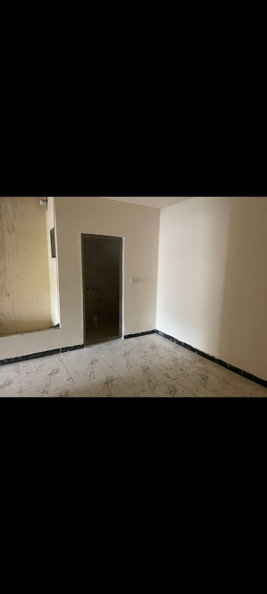 شقة مساحة 109 متر طابق اول العامرية نهاية شارع العمل الشعبي بالخدمي قرب مدخل العامرية من شارع المطار..
تحتوي صالة ومطبخ و منور وبالكون و غرف عدد 2 وحمام عدد 2 وسبالت عدد 3 وكاونتر للمطبخ..
السعر المطلوب للبيع 95 مليون يتحول عقد بأسم المشتري..
المتبقي 71 مليون تعطى بشكل دفعات كل 3 شهور 10 ملايين..
المجمع قيد الانجاز والارض تابعة للوقف حاليا قيد الانجاز باقي طابق واحد فقط ويتم التسليم...
موجود وتساب ***********
