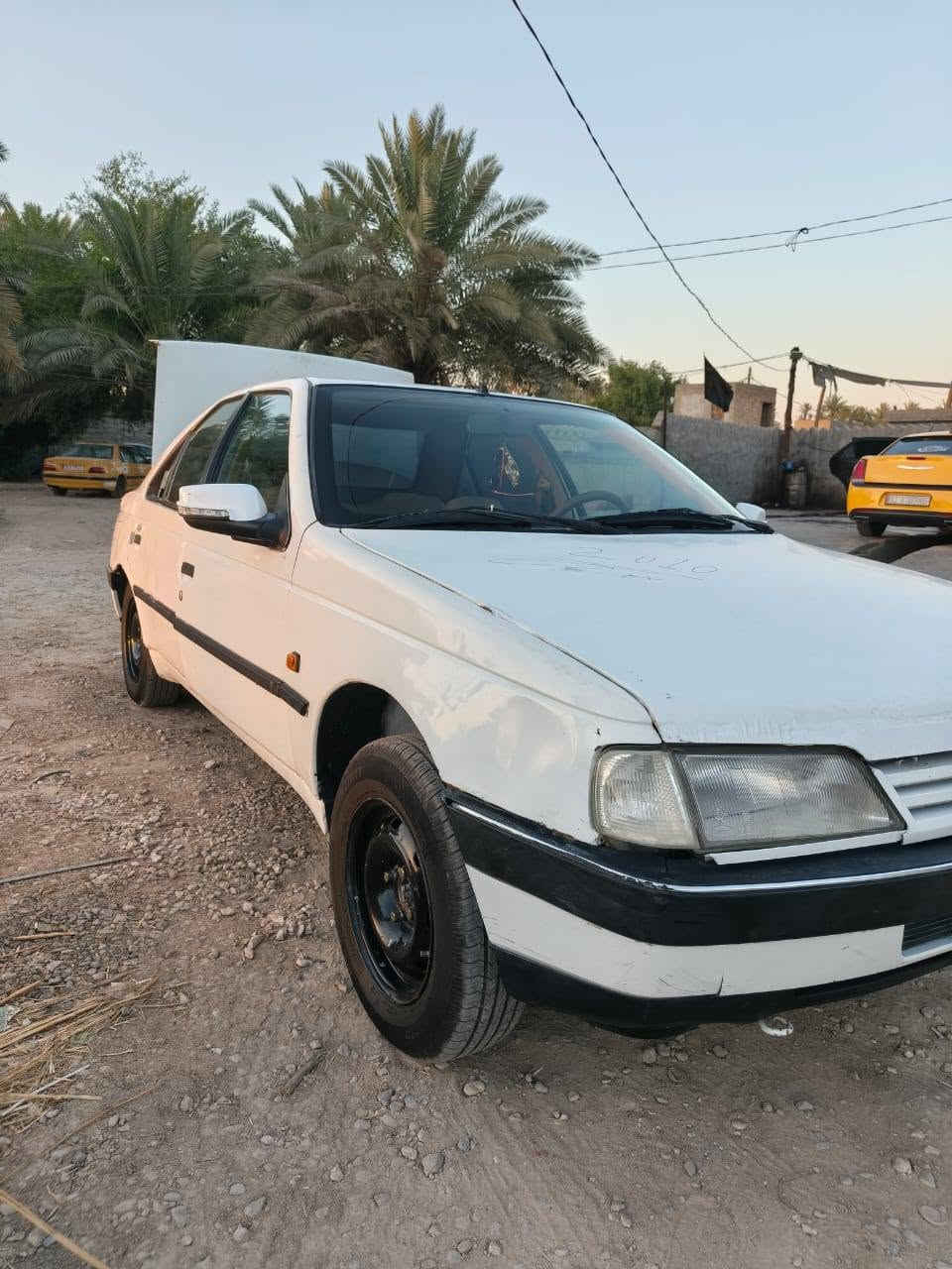 السلام عليكم بيجو 405 السياره نضيفه وبلاديه ممبدل بيه ولا قطعه المديل 2010مكاني نجف بيه جاملغ خلفي  تدفه تبريد شغال  السياره خير من الله سنويه صاقطه السعر 40 وبيه مجال حك الجيه مكاني نجف رقمي ***********
