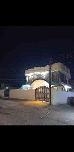 السلام عليكم دار للبيع
الحصوة حي الانتصار الشارع الاخير مقابل اسواق علوان مباشرتا مساحة 300م مساحة البناء 200م وحديقة بجانب البيت 100م طابو صرف البيت طابقين الطابق الاول يحتوي على استقبال +غرفة نوم+صالة+مطبخ+صحيات 
الطابق الثاني يحتوي على 3غرف نوم وحدة سويت كامل 

 
***********
