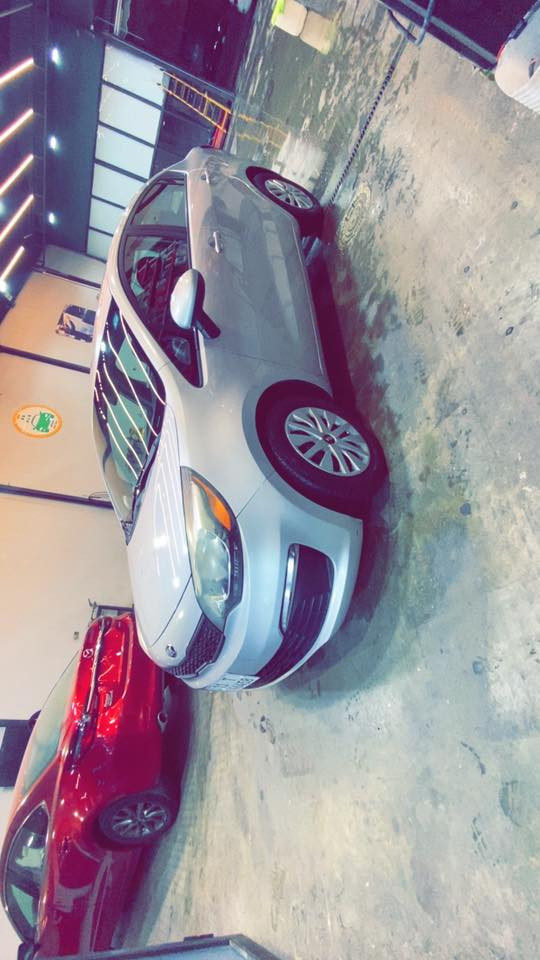 السلام عليكم@اقره المنشور للاخير رجاءا بكل تفاصيله واقتنع وخابرني وتدلل@ للبيع فقط كيا ريو موديل٢٠١٦ وارد امريكي محرك ١٦٠٠ المرغوب مكفول من الفتح هوه والكير رقم بغداد باسمي هزه وسنويه جديده قبل اسبوعين حادثهه بالمنشور صبغ جاملغ وربع باب فقط  سطحي بدون دواخل  الباقي مبي صبغ وتجي تشوف وتقتنع لان استعمال سنين فاكيد بيهه رصعات خفيفه وبيهه تكحيله بهلا الجاملغ الخلفي مصلح ومكحل تريد تصبغه تريد تبقي بكيفك  لتجي وتكلي عبالي مكفوله من الرصعه  مواصفات اعتياديه ماشيه ٩٥ الف مكاني بغداد اليرموك اربع شوارع *********** السعر ٩٠ وبيهه مجال حك جيتك جماعه ال٨٠ لتعب نفسك ابد
