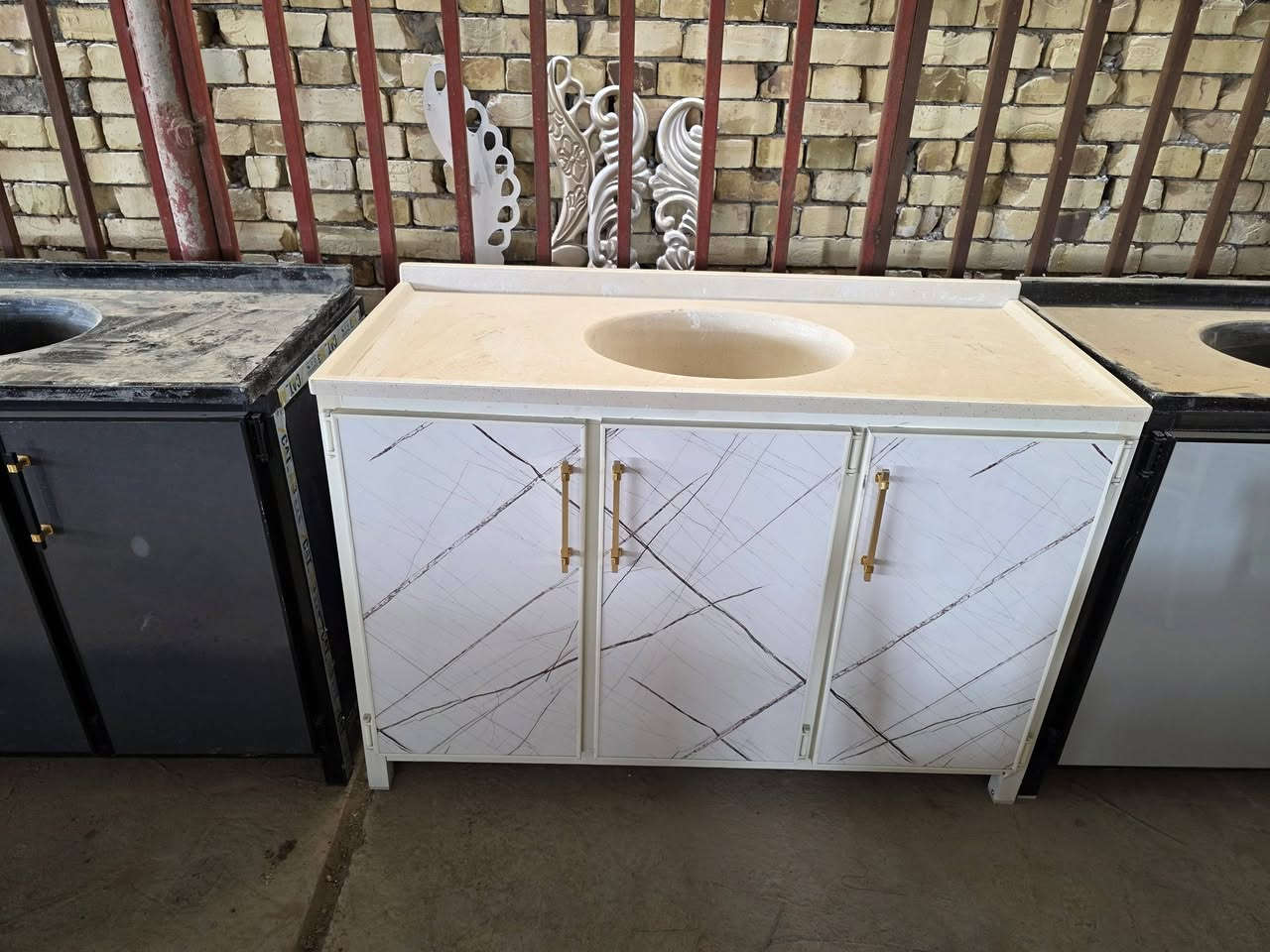 متوفر سنك جديد  .
قياسات. . 
متر   .  قياس متر و ٣٠  . قياس متر ونص
العنوان  . 
بداية فرع ابو الماش الجهه اليسار مقابل افران ومعجنات الحوراء ومقابل صيدلية عبدالرحمن 
***********
*********** وات ساب
