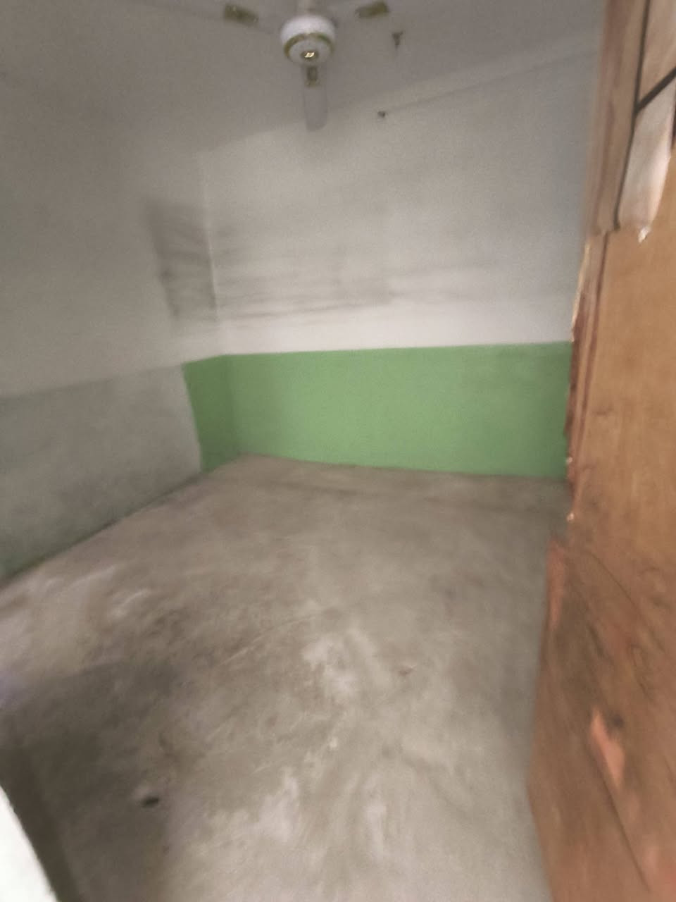 بيت للايجار 70متر حي الوفاء قرب محطّة الوقود طابق 
واحد يتكون من غرفتين وصاله ومطبخ وصحيات ايجاره 225الف 
للاستفسار ***********
