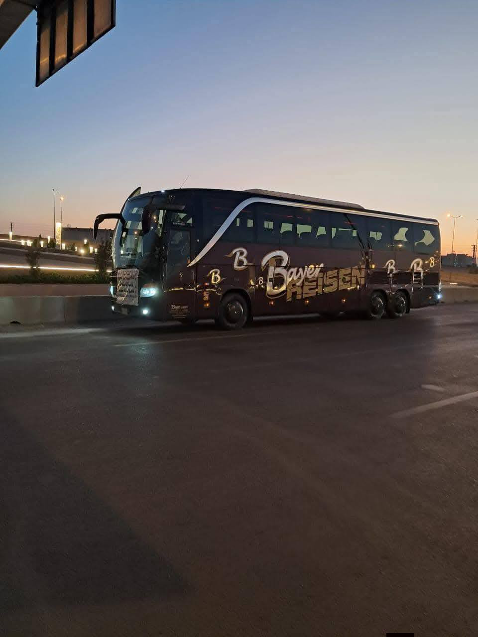 السلام عليكم سترا ام السيوف للبيع 55 نفر حجم 416 مكينه 8 موديل 2005 كير عادي دخول جديد تبريد بيوايدي تخم تاير ويلات جوبلسات السيارة جاهزه وخير من الله وتقديم جديد للمرور *********** تحياتي للجميع
