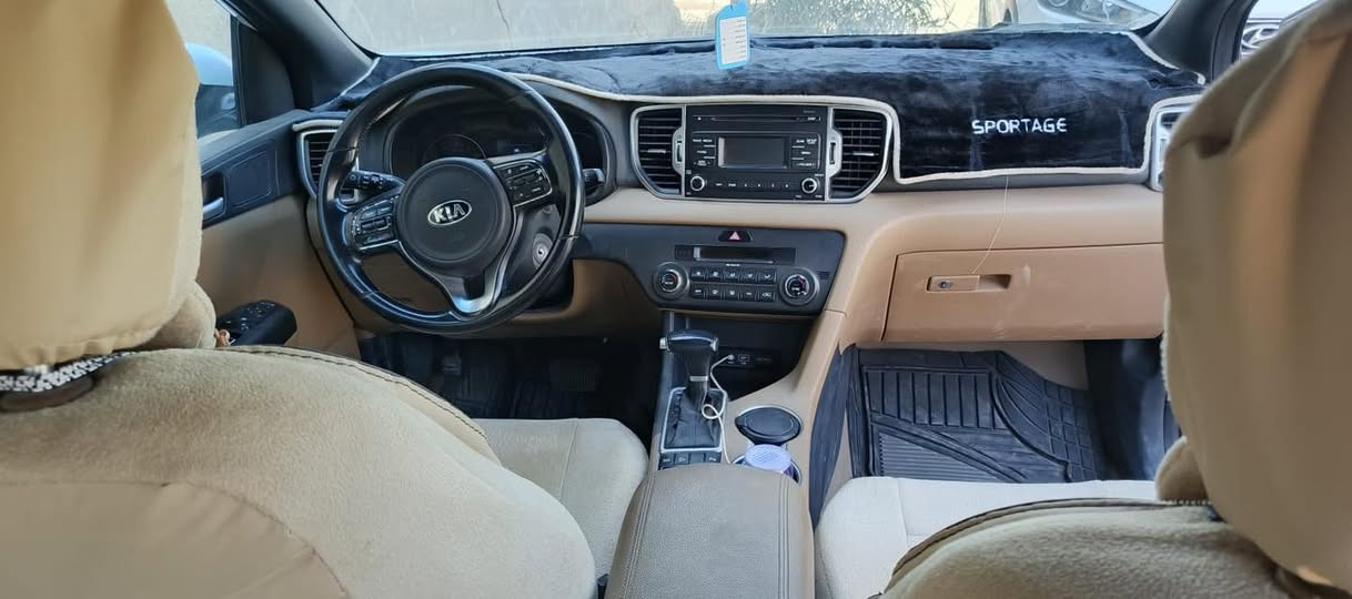 للبيع 
سبورتج ٢٠١٨  ماشية ٤٩ ألف مواصفات اعتيادية تحكمات ستيرن جهتين تبريد شاشة قطعتين 
حساسات أمامية و خلفية 
بيها صبغ نص البنيد و الدعامية أثر بطش بدون حادث و السونار مرفق مع الصور السعر ١٨٠ و بيها مجال
***********
