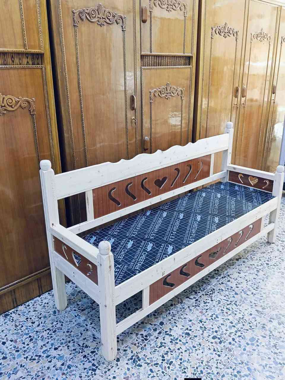 السلام عليكم ورحمه الله وبركاته
متوفر كرويتات شغل عراقي خشب روسي 
قياس عرض ٥٥ سم الطول ١٧٥ سم ٣ نفرات 
متوفر جملة مفرد السعر 60 الف 
للحجز الاتصال على الرقم 
***********
***********
