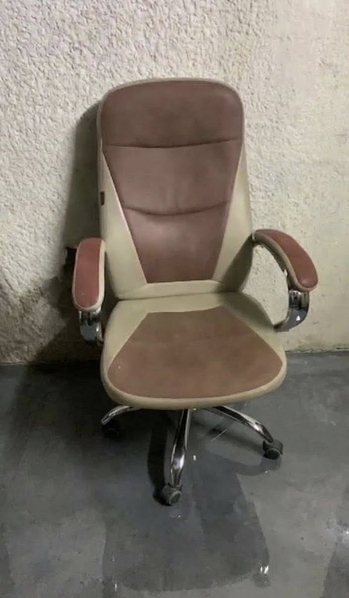 ميز مكتبي قياسه 140 وكرسي سعرهن 100 الف قفل ما بي مجال المكان بغداد الشعله


**إذا كنت صاحب هذا الإعلان وتريد حذفه لأي سبب، رجاءا أرسل رسالة إلى الدعم الفني**