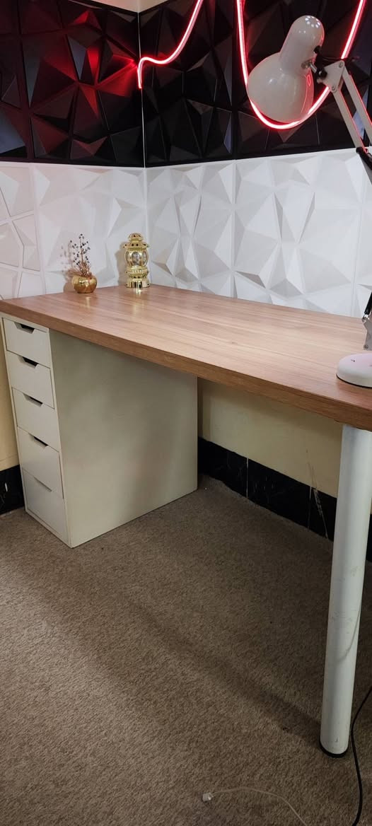 الكرسي انباع اجه الدور للميز ثقيل جدا
مشتري قبل سنة ب 300 الف بتصميم ايكيا ، جان اكو ارخص بس خشب كلاوات ، هذا خشب تكدر تصد بي طائرات B2  المهم السعر 175 الف مكاني نجف تجيني تاخذه واطيحلك سعر الكروة وشرط اركب اوباما مو كوستر حتى تجي براحتك


**إذا كنت صاحب هذا الإعلان وتريد حذفه لأي سبب، رجاءا أرسل رسالة إلى الدعم الفني**