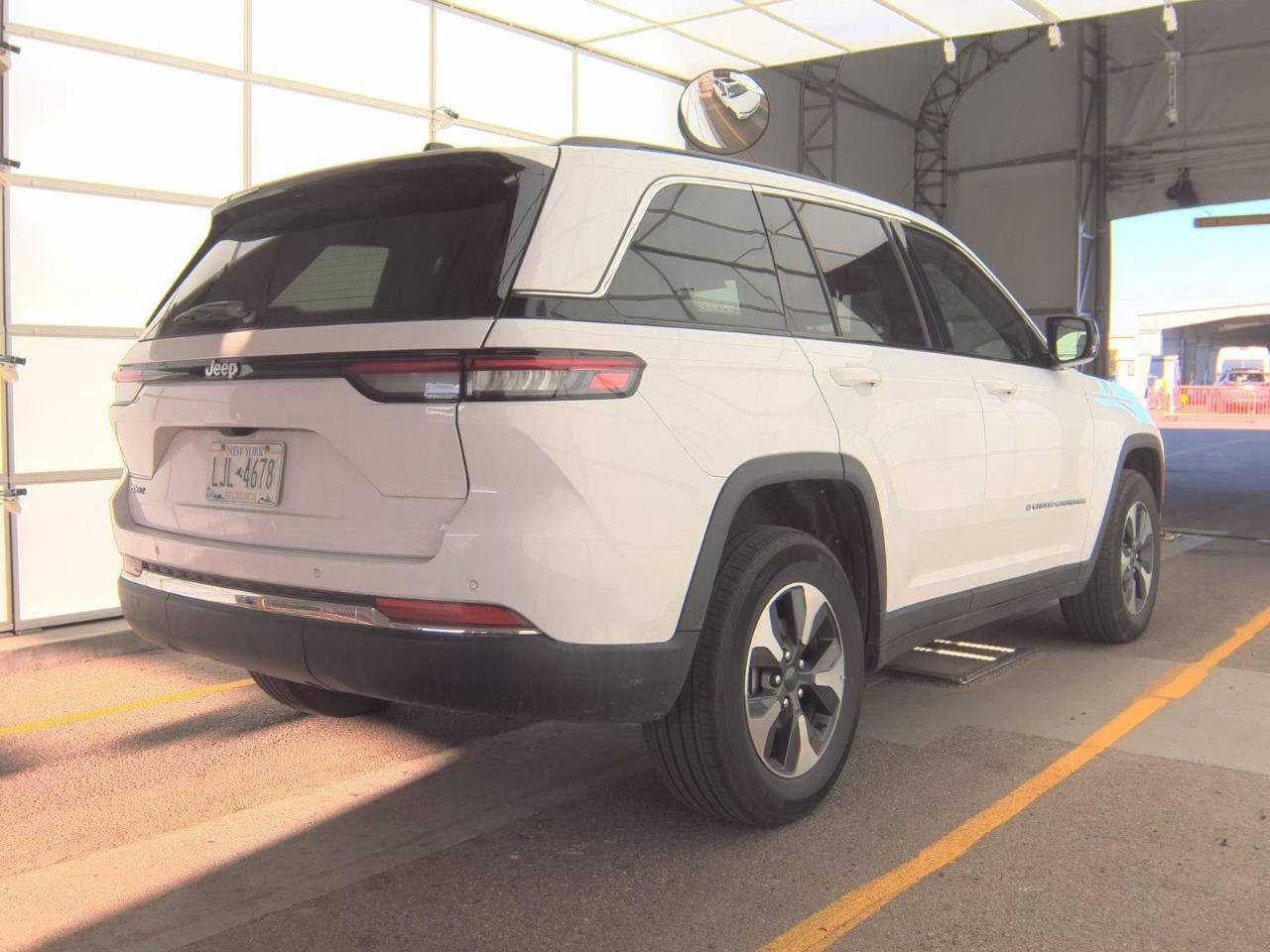 وارد امريكي فول بدون ايرباك كلين كليين دخول جديد عشاق الابيض
‏ Grand Cherokee limited 4Xe 2024 2.0L

  فول مواصفات ماشيه 42 الف ميل 

 رقم فحص

🟫 حجم المحرك ٢٠٠٠ تيربو جارج ٣٧٥ حصان مع محرك الكهرباء اسرع من الهيمي

نظام الشحن : الشحنة الوحدة تمشيك ٤٥ كيلو بدون بانزين نهائيا يعني بالداخل متحتاج بانزين بس اشحن كهرباء  

  محرك تيربو + هايبرد + بلك ان🔌

 جميع الايرباكات  سليمه   كامله

صور امريكا موجوده  بالمنشور 

🔴 2 ثنين شاشات

🔴 حساسات خلفية

🔴 ‏‎حساسات جانبيه بالمري

🔴 خمسة راكب 

🔴 رادار 360 درجة 

🔴  تحديد مسار   

🔴  تبريد قطعتين 

🔴خمس انضمة قيادة 

🔴 بانوراما 

🔴 دفع رباعي. 

🔴 كير ماوس مع وضعيات القياده المختلفه للجبال والطرق الوعره والرمال والطين

🔴 شفتات ستيرن 

🔴 هاند بريك بصمه 

🔴 ️مقود جلد + تدفئة 

🔴 شفتات ستيرن

مواصفات 

1️⃣ لايتات لد 

2️⃣ هيترات في الكشن 

3️⃣ شاشات دجتل شاشه كبيرة مع نفكيشن GPS بدون نت 

4️⃣ كراسي خزن ميموري  

5️⃣ سستم صوت ALPINEو دمام خلفي بلادي 

6️⃣ تشغيل عن بعد

7️⃣ نظام محاكاة العجلة الذكي 

8️⃣ نظام ملاحة 

9️⃣ نظام قيادة ذاتية بريك امامي خلفي اوتو (توقف ذاتي عند السهو)     

🔟 السعر 337 و بيها مجال

للاستفسار : ***********
