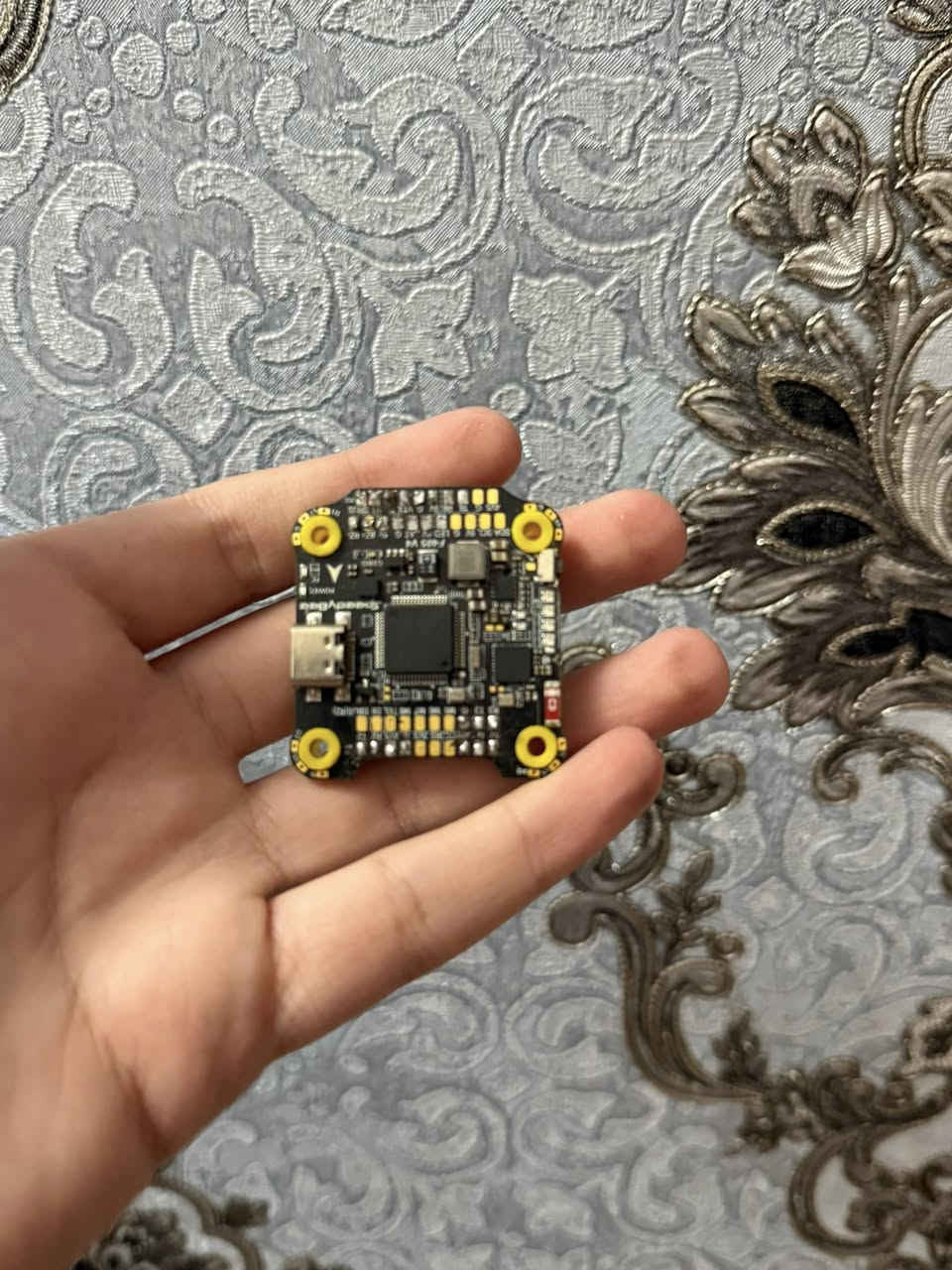 السلام عليكم
غراض للبيع 
فريم المارك 5 كامل بس بالصوره محاطها
المحرك الازق هوه xing 1800kv بس مبدل جرص 
نظاره كامله و هيه غراضها جديده 
اي سؤال بتعليقات او خاص


**إذا كنت صاحب هذا الإعلان وتريد حذفه لأي سبب، رجاءا أرسل رسالة إلى الدعم الفني**