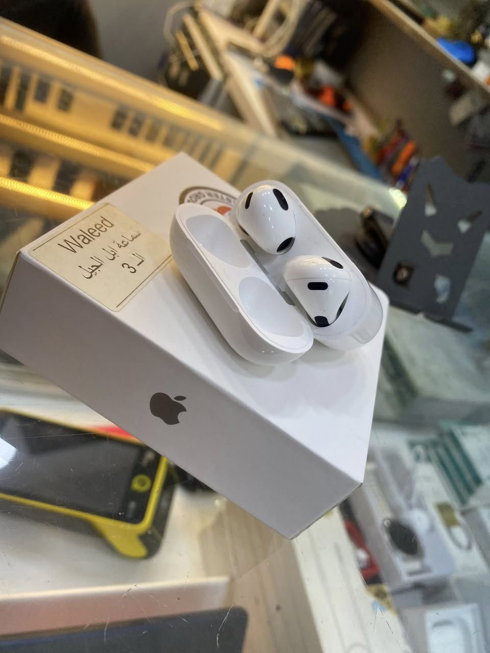 سلام عليكم سماعة ايربود جيل 3 اصدار الجديد بعدهي بل ضمان صوت فول مخابرة فول كلشي مابيهة السعر 125 الف مكاني بغداد الحسينية رقم ***********
توصيل موجود
