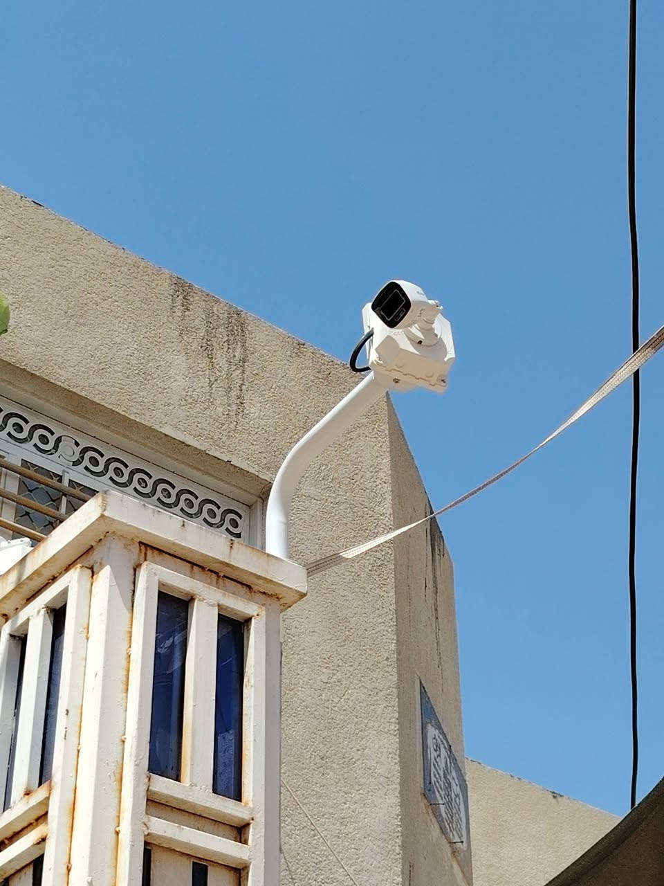 كادر تنصيب وصيانه كامرات المراقبه مع توفر جميع انواع الكامرات كل العليك تتصل وحنهه نگوم بلواجب ***********
