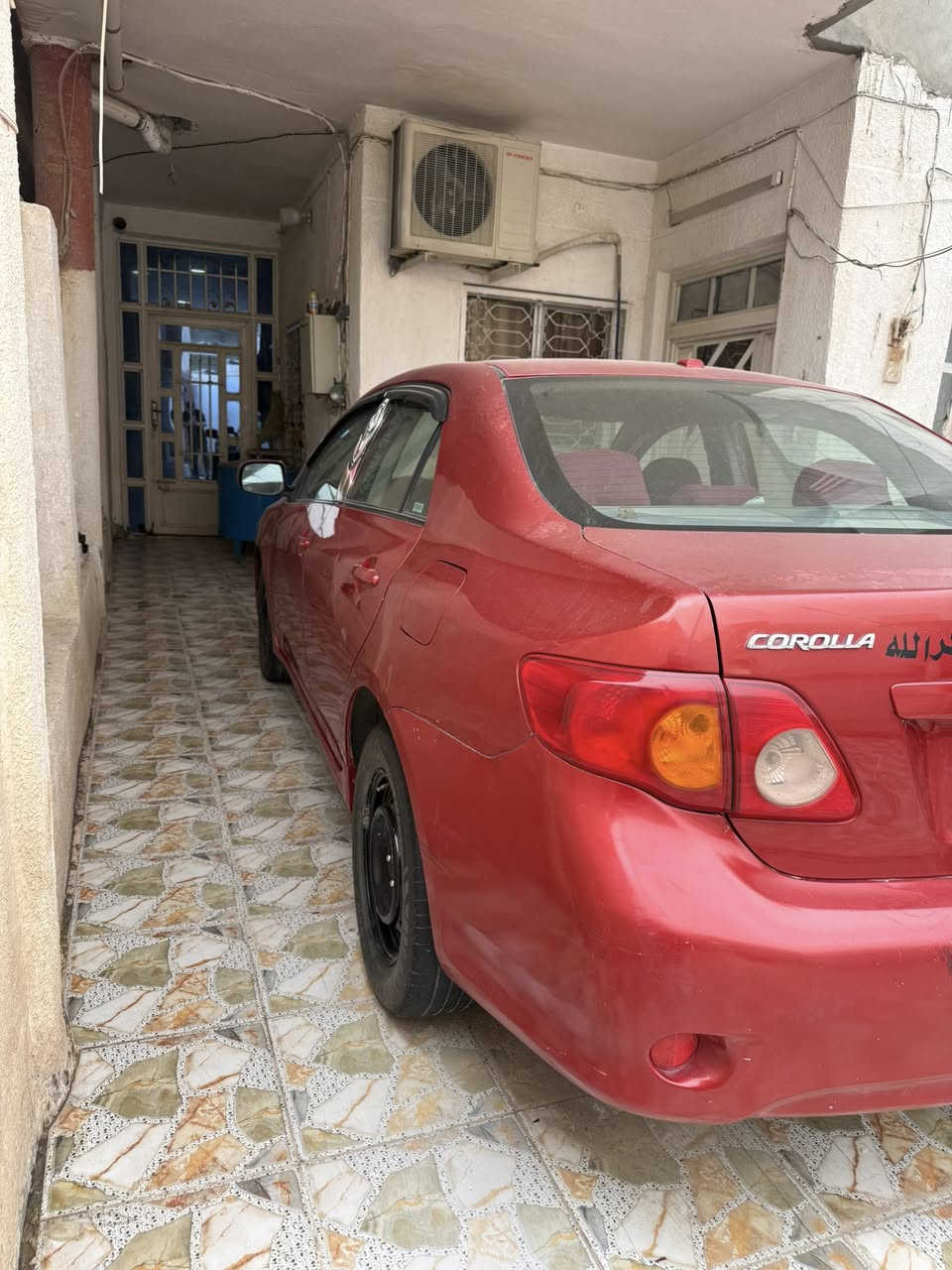 كورلا 2009
حادثها قطعه وحده باب وره السايق والثاني كلير 
السعر 105
***********
