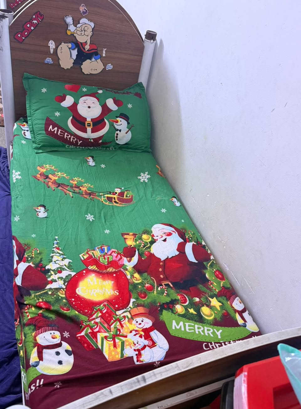 السلام عليكم 
جرباية اطفال الطول 150 سنتم والعرض 80 سنتم حديد ثقيل وقوي بحالة جيدة ونظيفات مستخدمات قليل يرهمن طابقين بيهم مصدات جانبية ودرج 
سعرهم 100 
مكاني الجبيلة شارع السايلو 
*********** للاستفسار
