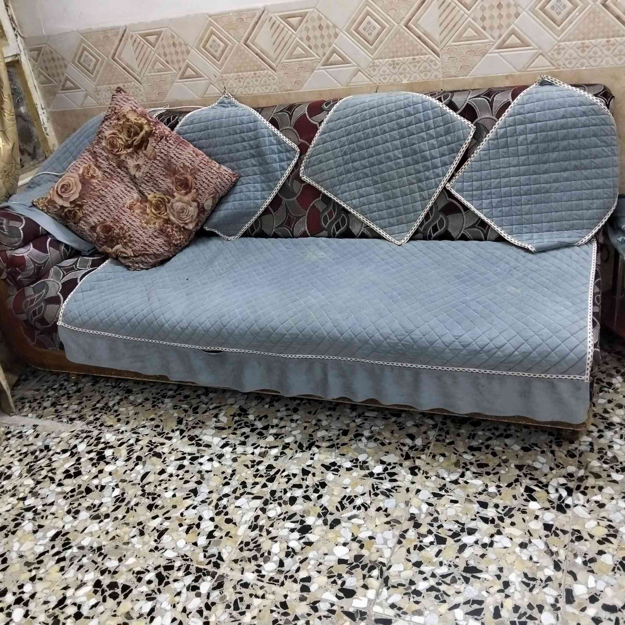 السلام عليكم تخم  3قطع للبيع خشب قوي فقط لي تجوه وحدة مكسورة برغين تكعد عدل سعره 125 وبي مجال *********** واتساب تواصل
