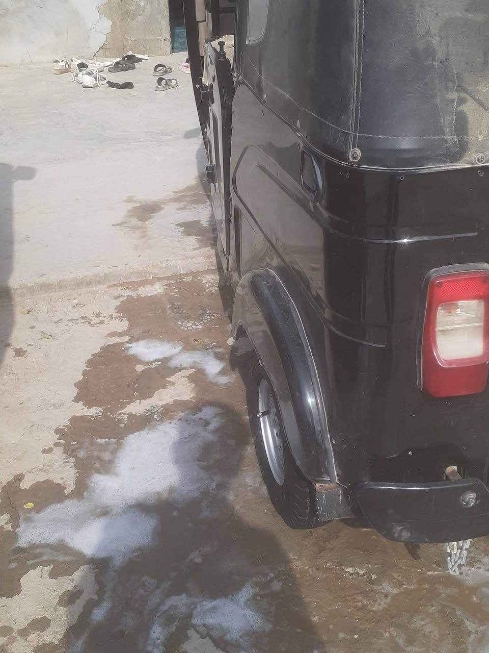 سلام عليكم تك تك للبيع موديل 22 كفاله عامه رقم ***********
