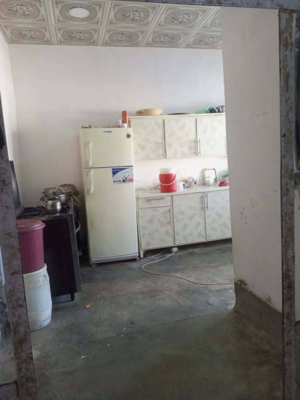 الدار للبيع الموقع الخلف الخضر
المساحة 250
سقف ثانوي مجاري كامل وماء بس تسكن 
يبعد عن الشارع الصب 50 متر
السعر 35 
الاستفسار اتصل على الرقم او تعال خاص 
***********
