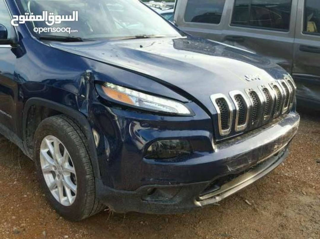 السلام عليكم جيب شيروكي لاتيتيود  بزون ٤ سلندر موديل ٢٠١٨  رقمها نجف حره بيه بس صبغ دعاميه وجاملك الحادث بالصوره موجود السياره جاهزه الرقم *********** السعر ١٢٠العنوان البصره كربلاء, العراق
