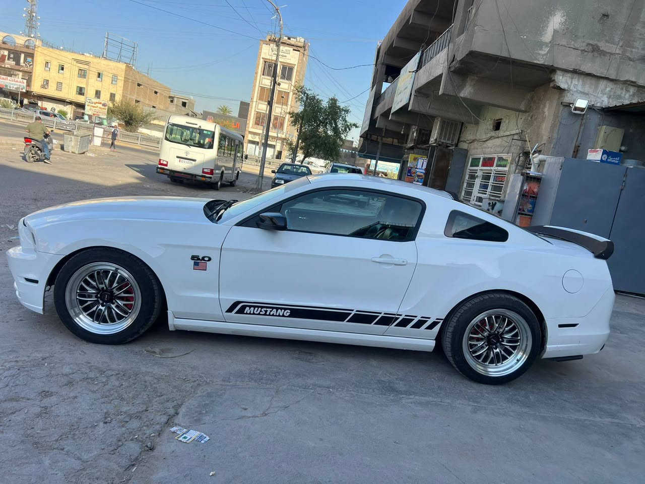 موستنك للبيع السونر مرافق الصورادامه كامله عليه
برمجه مراوح انسه شي اسمه حماوه
سياره امهبطه تهبيط اونصبه اتخبل
ويل توسايز معة تخم تاير جديد حجم 18 السعر 65 المكان بغداد المدينه 
استفسار *********** بغداد, العراق
