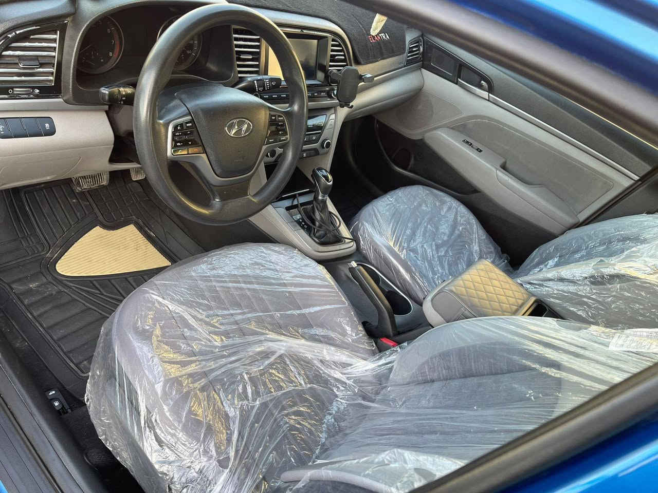 النترا 2017 امريكي
مكاني اربيل // سعرها ب 125 وبيها مجال

*********** + بيه واتساب 

سنويه ورقم كله جديد وبسمي مكينه وكير وصدر وحدادية كله جديد
مكينه وكير بشرط لا فتح ولاعيب سیاره جديده مابيها مصرف ربع دينار ..
وبشرط ولا كلوب مشتعل ب دشبول ... 
حادثها بسيط جدا لا ارباك ولا داخل 
بيه بنيد و جاملغ صبغ والجاملغ جهة السايق مبدل بلاد
فقط عدا هذا الباقي مكفول موضح بالصور 
ماشيه 110 m
