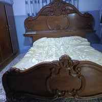غرفة خشب • خمس أبواب • مراية جديدة