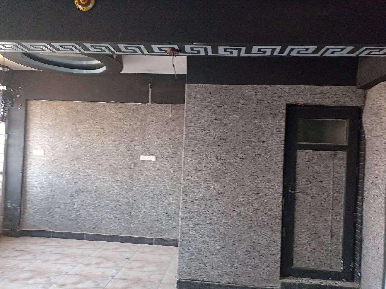 دار للبيع مساحة 86 متر 3طوابق  الواجهه 550 والنزال 16 حي اور قرب مقابيل سوق 2000 ثاني بيت عن الشارع العام يحتوي على مطبخ واستقبال وصحيات و5 غرف نوم سويتات للاستفسار *********** متواجد واتساب
