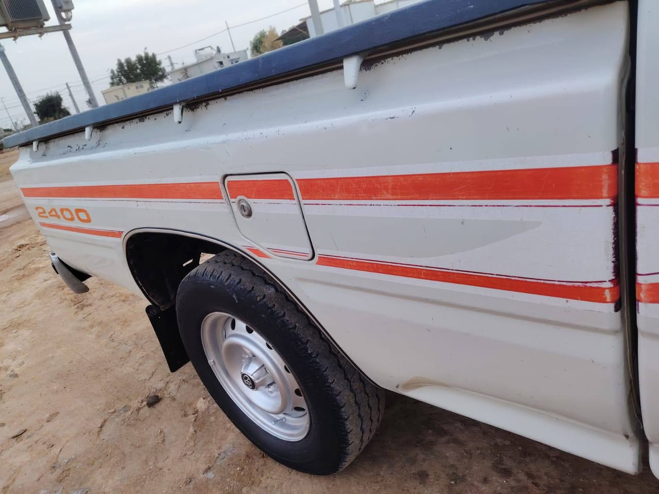 السلام عليكم للبيع بيكم 1994 سنويه 27تحويل مباشر رقم واسط سياره مكفوله كير شاصي محرك كروسيده خمس نمر سياره مكفوله من الضربه وتبديل وصبغ المكان الديوانية السعر 63 تصال على رقم ***********
