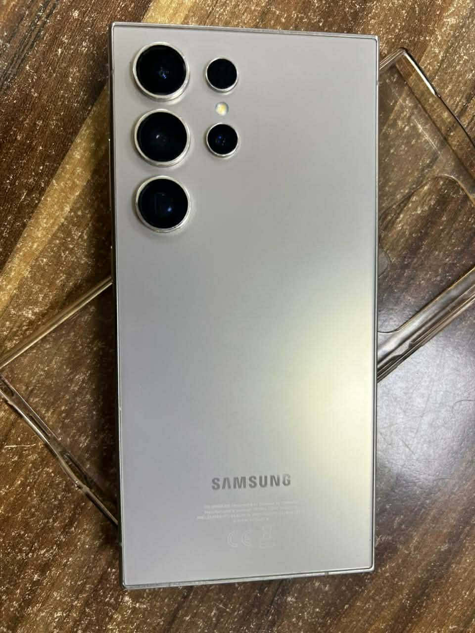 سامسونكs٢٤التر جديد فقط بي فطر زغير بل كلازه مثل ما وضح بصوره وتر برو سعر ٧٠٠ واذا مراس ب ايفون ١٤/١٥عادي مكاني بغداد حي العامل ***********
