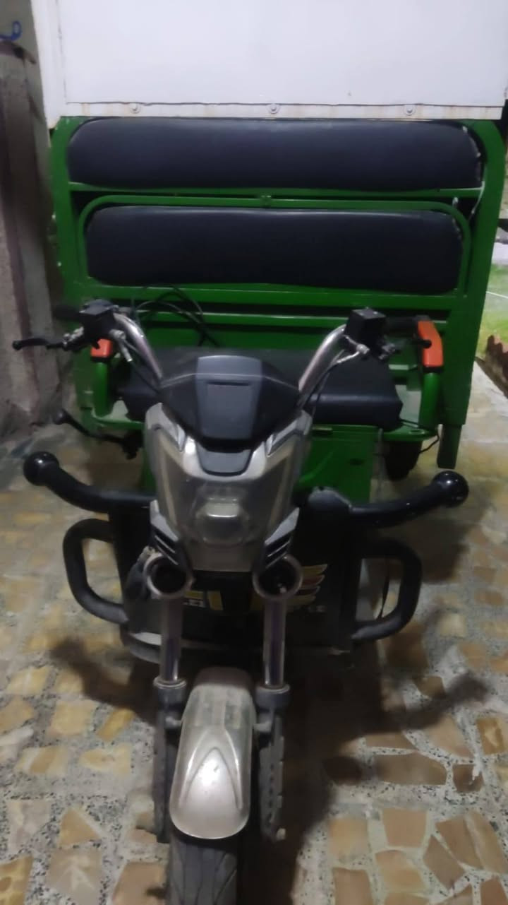 ستوته شحن الحجم الكبير للبيع مشروع كشك كامل شتفتح فتح 
ولي ٦ بطاريه للبيع السعر واحد ونص للستفسار اكثر الاتصال 
***********
