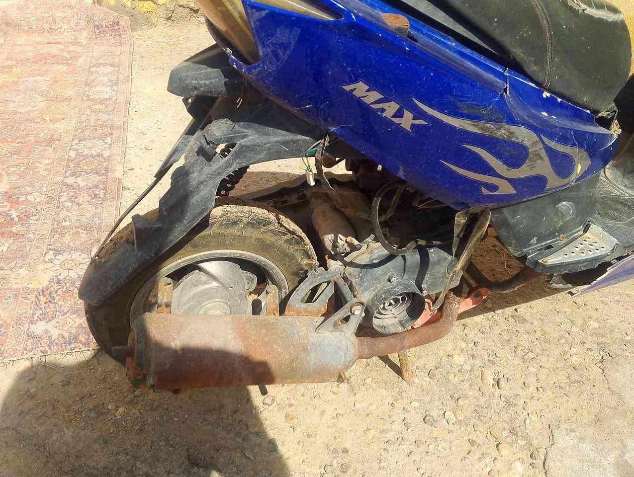 دراجه صيني نوعيتها مكينته فراشه تشتقل مابيه شي بس كابريته طوف مانزين مكاني البصرة الدير سعره 125 قفل من الخير لا داهرني ولا داهرك  ***********
