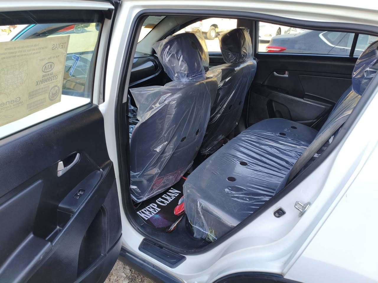 سلام عليكم 
سبورتج موديل 2012 خليجي 
رقم بغداد مشروع وطني ...باسمي 

المواصفات
مكينة 2000 
ماشية ....160,000 Km
بانوراما 
تحكم استيرن 
شاشة اندرويد مسجل ....كامرة 
تغليف أرضية جلد 
تغليف كشنات مع النايلون 
صدر جديد 
تايرات جيدة 
تخم ويل كاب 

الملاحظات / سيارة بيها بيبان ٢ صبغ إثر ضربة مع نصف جاملغ الخلفي ....ال اعرفة فقط ...ال يريد يجي وبفحص

السعر الكلي / 135 ورقة وبيها مجال الطيبين 

العنوان ...بغداد ....حي الجهاد ...الضباط ..مجاور شقق السلام

رقم الهاتف /  ***********....***********
