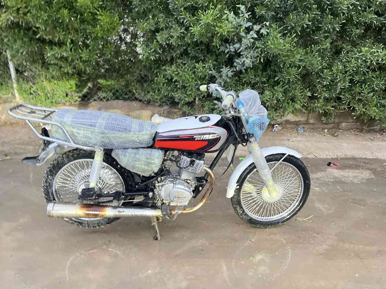 سلام عليكم تايكر موديل 2020 محرك شرط لا صرف لا بخار شلعه فول كهربائيات كامل للبيع او للمروس سعر 375 وبي مجال رقمي ‭٠٧٨٩ ١٥٩ ٧٥٥٥‬
